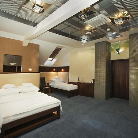 Hotel Inter Bielany Wrocławskie Eksteriør billede