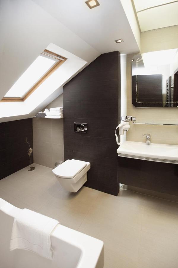 Hotel Inter Bielany Wrocławskie Eksteriør billede
