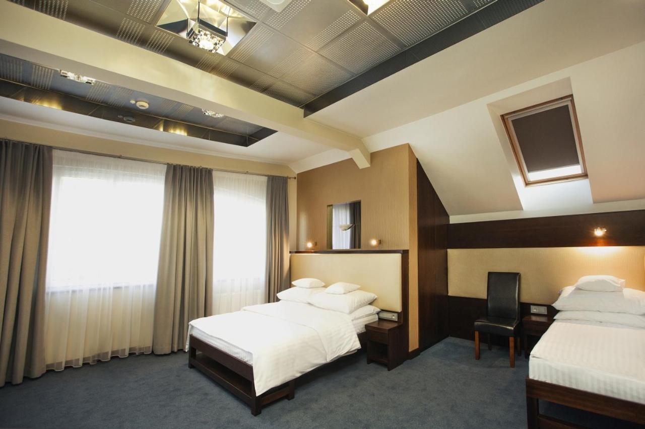 Hotel Inter Bielany Wrocławskie Eksteriør billede