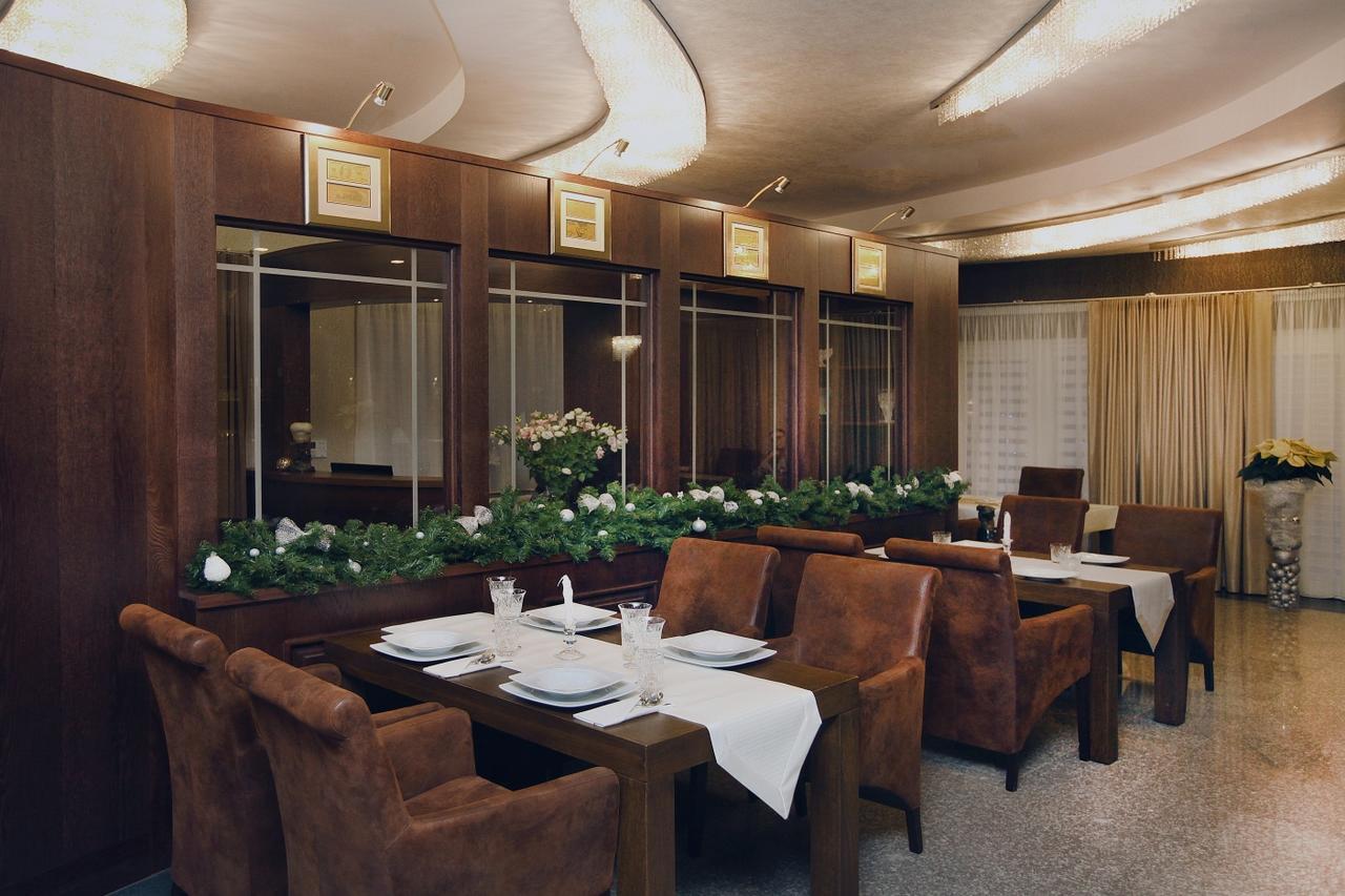 Hotel Inter Bielany Wrocławskie Eksteriør billede
