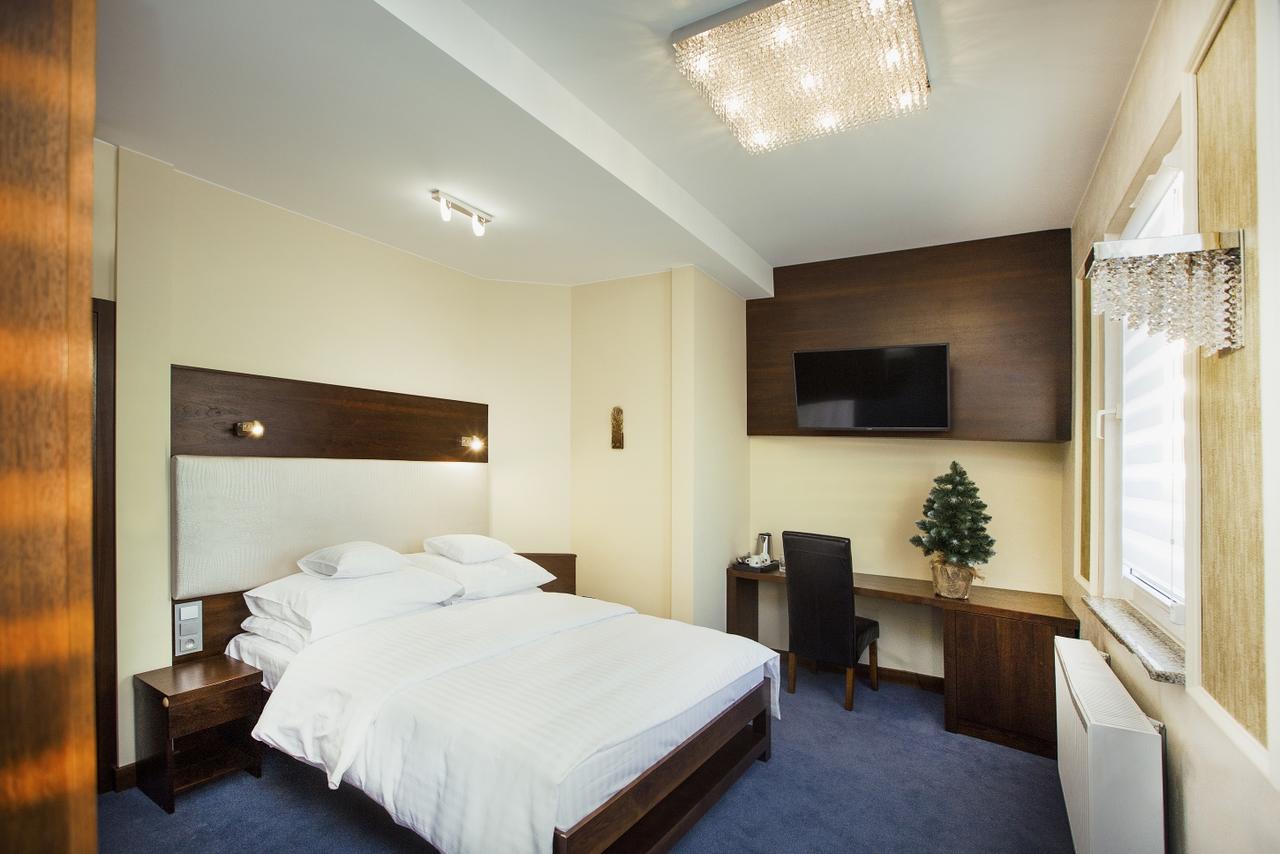 Hotel Inter Bielany Wrocławskie Eksteriør billede